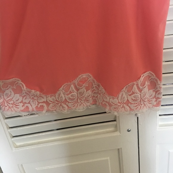 International Newport Group Coral & Lace Tank Top - Picture 4 of 4
